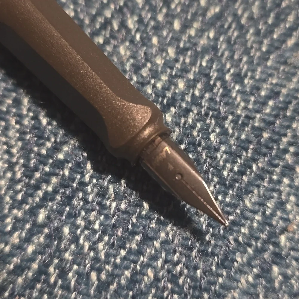 ❤️BUY 10 GET 5 FREE LAMY Safari Charcoal FNTN Pen, Medium